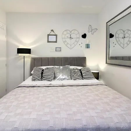 Apartment New Penthouse 150 M2 With Private Jacuzzi, Beautiful Sea, City And Island View *