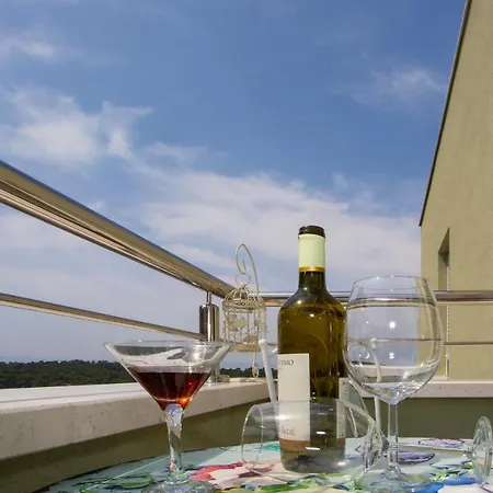 New Penthouse 150 M2 With Private Jacuzzi, Beautiful Sea, City And Island View *