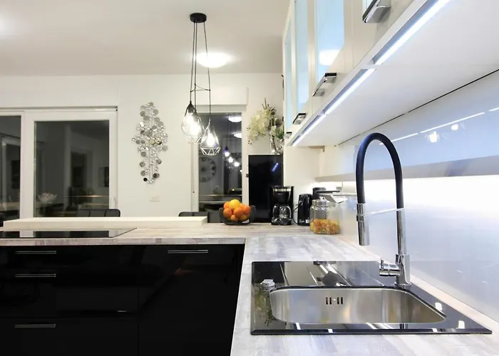 New Penthouse 150 M2 With Private Jacuzzi, Beautiful Sea, City And Island View Apartment *