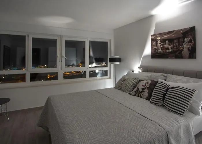 New Penthouse 150 M2 With Private Jacuzzi, Beautiful Sea, City And Island View *