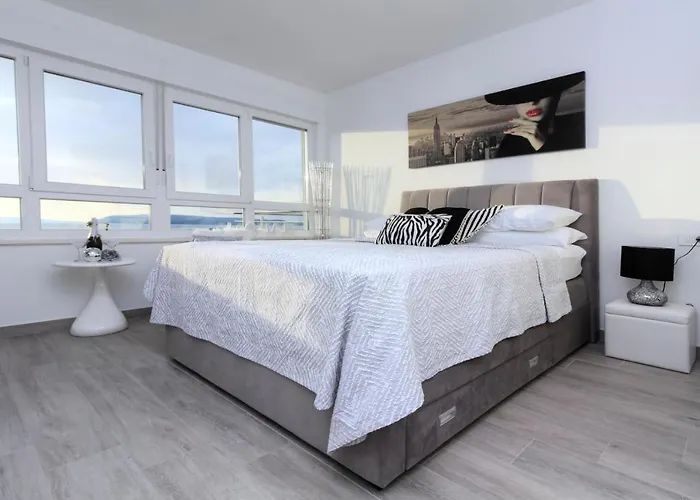 New Penthouse 150 M2 With Private Jacuzzi, Beautiful Sea, City And Island View Apartment *