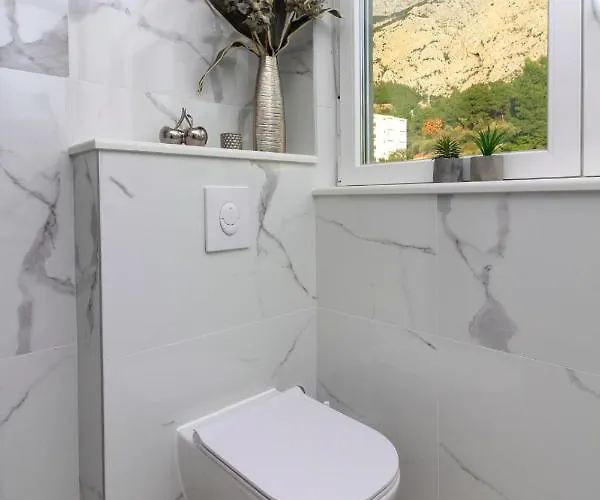 Apartment New Penthouse 150 M2 With Private Jacuzzi, Beautiful Sea, City And Island View Makarska