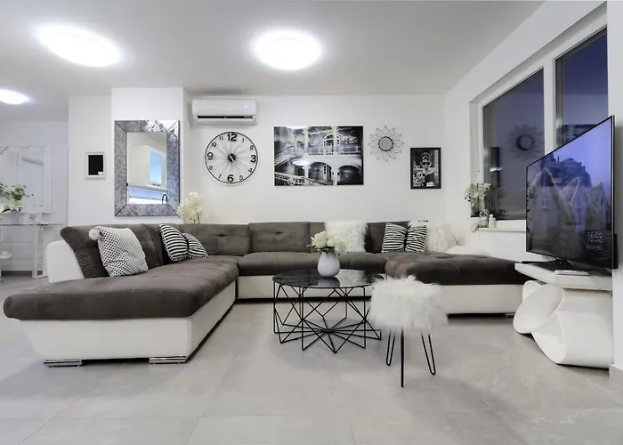 Apartment New Penthouse 150 M2 With Private Jacuzzi, Beautiful Sea, City And Island View