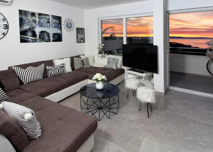 New Penthouse 150 M2 With Private Jacuzzi, Beautiful Sea, City And Island View Apartment Makarska