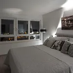 New Penthouse 150 M2 With Private Jacuzzi, Beautiful Sea, City And Island View *