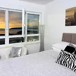 New Penthouse 150 M2 With Private Jacuzzi, Beautiful Sea, City And Island View *