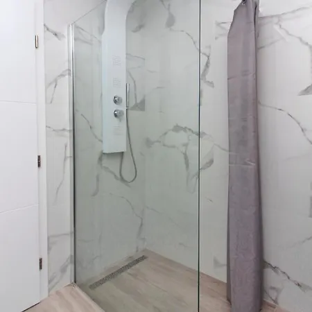 New Penthouse 150 M2 With Private Jacuzzi, Beautiful Sea, City And Island View Apartment *