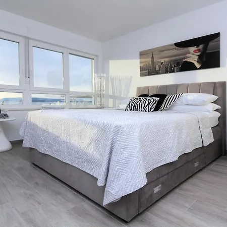 New Penthouse 150 M2 With Private Jacuzzi, Beautiful Sea, City And Island View Apartment *