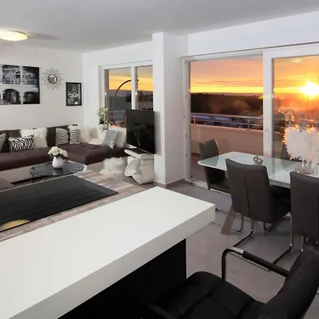 New Penthouse 150 M2 With Private Jacuzzi, Beautiful Sea, City And Island View Lägenhet *