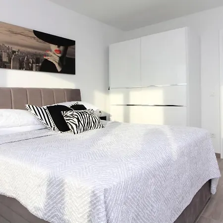 New Penthouse 150 M2 With Private Jacuzzi, Beautiful Sea, City And Island View Apartamento Makarska