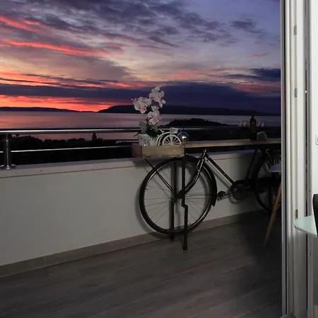 New Penthouse 150 M2 With Private Jacuzzi, Beautiful Sea, City And Island View