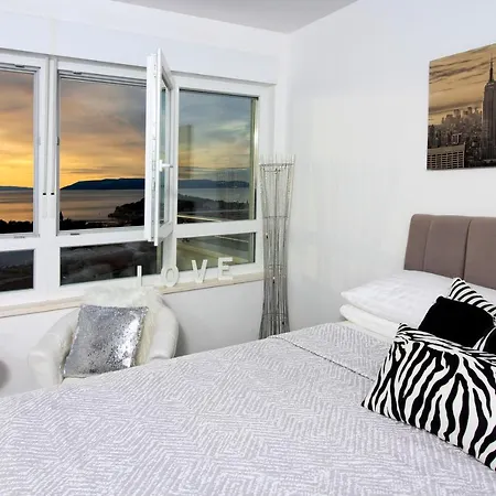 New Penthouse 150 M2 With Private Jacuzzi, Beautiful Sea, City And Island View *