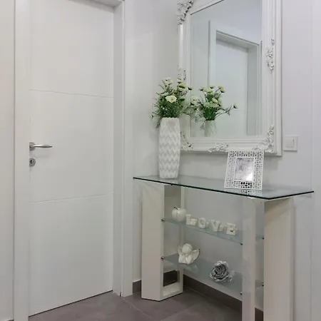 New Penthouse 150 M2 With Private Jacuzzi, Beautiful Sea, City And Island View