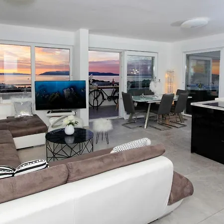 New Penthouse 150 M2 With Private Jacuzzi, Beautiful Sea, City And Island View