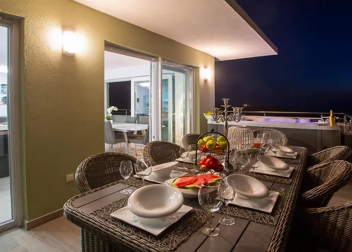 New Penthouse 150 M2 With Private Jacuzzi, Beautiful Sea, City And Island View Apartman