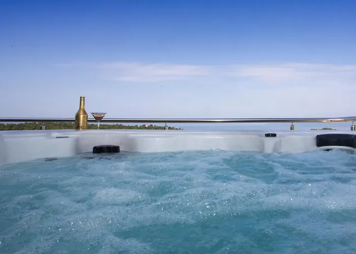 New Penthouse 150 M2 With Private Jacuzzi, Beautiful Sea, City And Island View Makarska