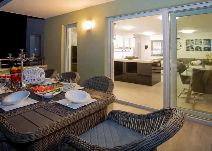 Apartman New Penthouse 150 M2 With Private Jacuzzi, Beautiful Sea, City And Island View