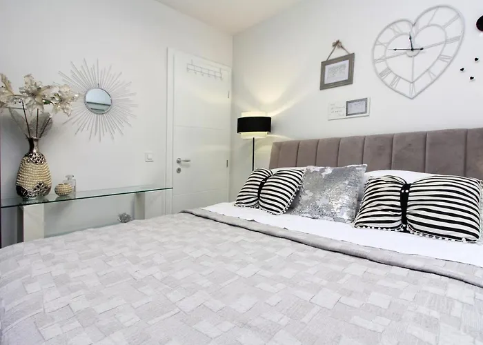 New Penthouse 150 M2 With Private Jacuzzi, Beautiful Sea, City And Island View * Makarska