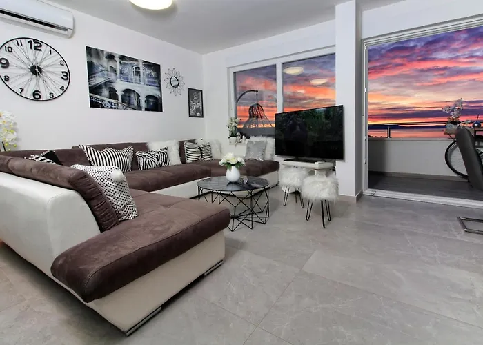 New Penthouse 150 M2 With Private Jacuzzi, Beautiful Sea, City And Island View