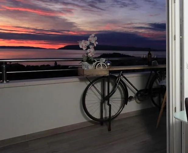 New Penthouse 150 M2 With Private Jacuzzi, Beautiful Sea, City And Island View