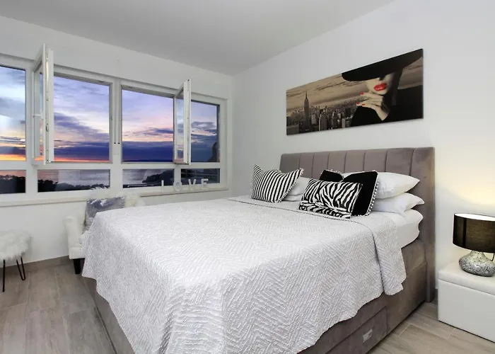 Apartman New Penthouse 150 M2 With Private Jacuzzi, Beautiful Sea, City And Island View