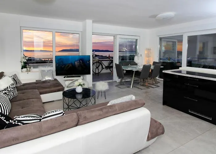 New Penthouse 150 M2 With Private Jacuzzi, Beautiful Sea, City And Island View