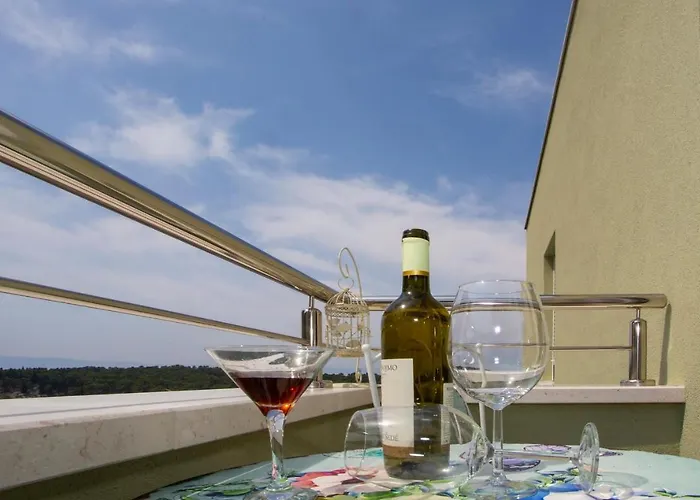 New Penthouse 150 M2 With Private Jacuzzi, Beautiful Sea, City And Island View *