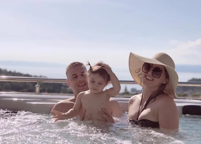 New Penthouse 150 M2 With Private Jacuzzi, Beautiful Sea, City And Island View