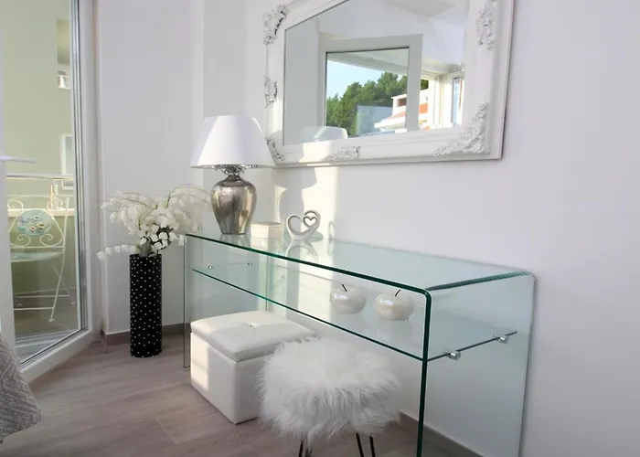 New Penthouse 150 M2 With Private Jacuzzi, Beautiful Sea, City And Island View *