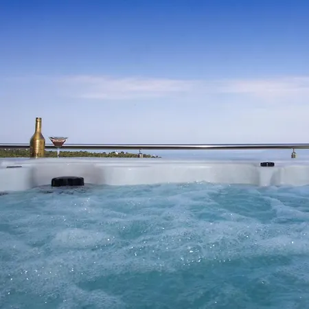 New Penthouse 150 M2 With Private Jacuzzi, Beautiful Sea, City And Island View Makarska