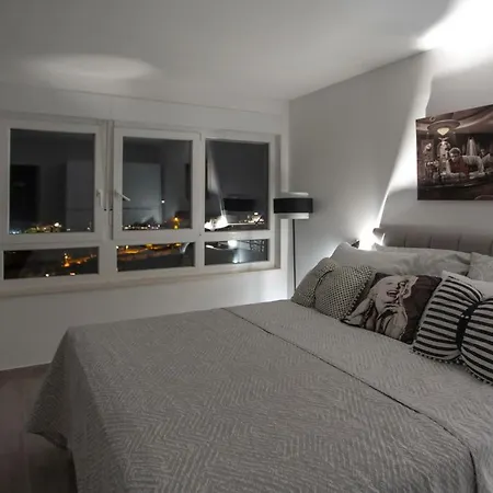 New Penthouse 150 M2 With Private Jacuzzi, Beautiful Sea, City And Island View *