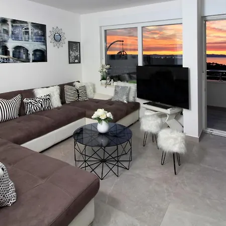 New Penthouse 150 M2 With Private Jacuzzi, Beautiful Sea, City And Island View דירה מאקרסקה