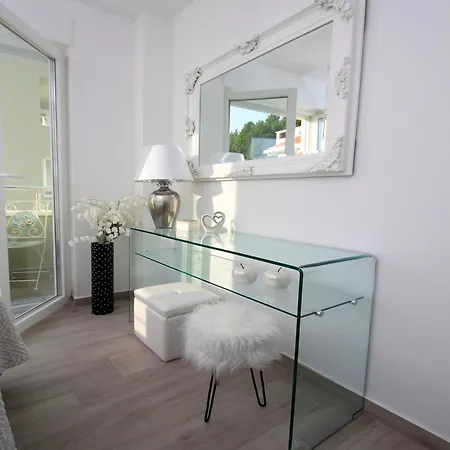 New Penthouse 150 M2 With Private Jacuzzi, Beautiful Sea, City And Island View *